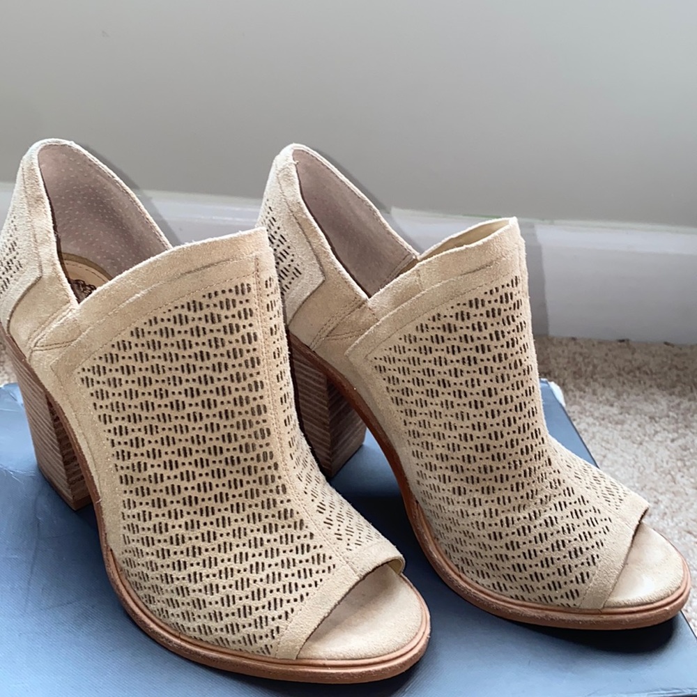 Vince Camuto shoes size 7.5 EUC